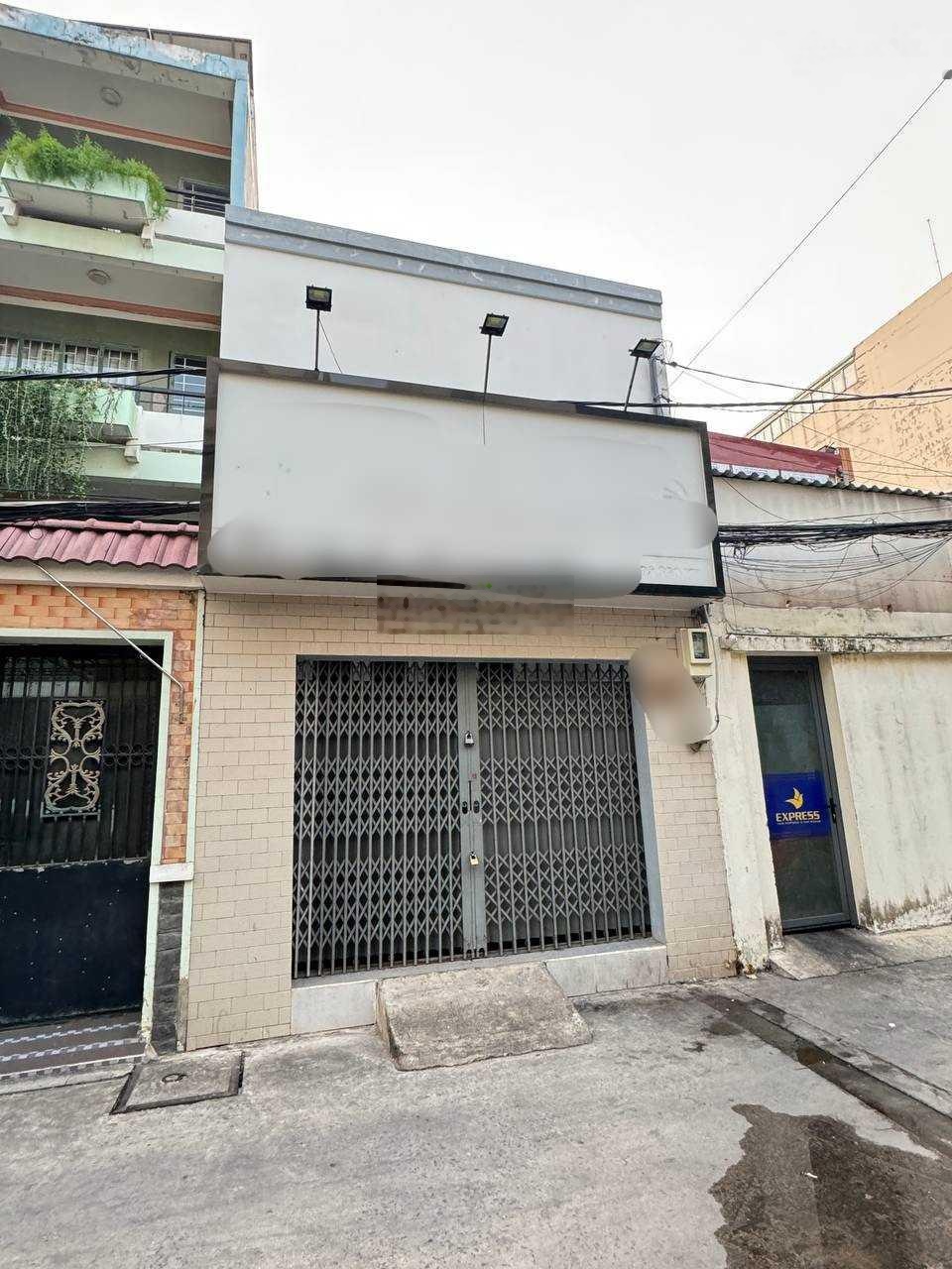 Nhà trống suốt trung tâm Q2 gần cầu Sài Gòn style kính hiện đại