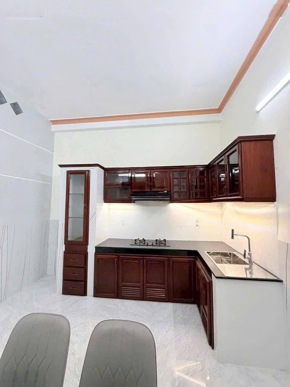 Gia đình cần tiền bán gấp nhà ĐS 8 - HBC, cách Phạm Văn Đồng chỉ 300m SHR