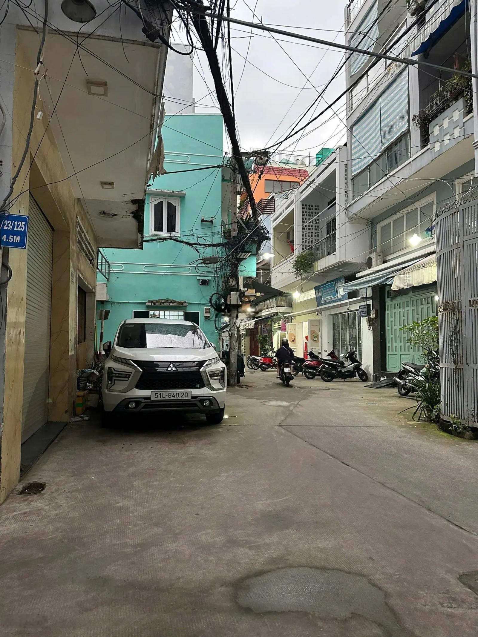 Hàng đẹp giá tốt chốt nhanh kẻo mất! Huỳnh Văn Bánh, Phú Nhuận 4 tầng 9.8 tỷ trung tâm hiếm nhà bán