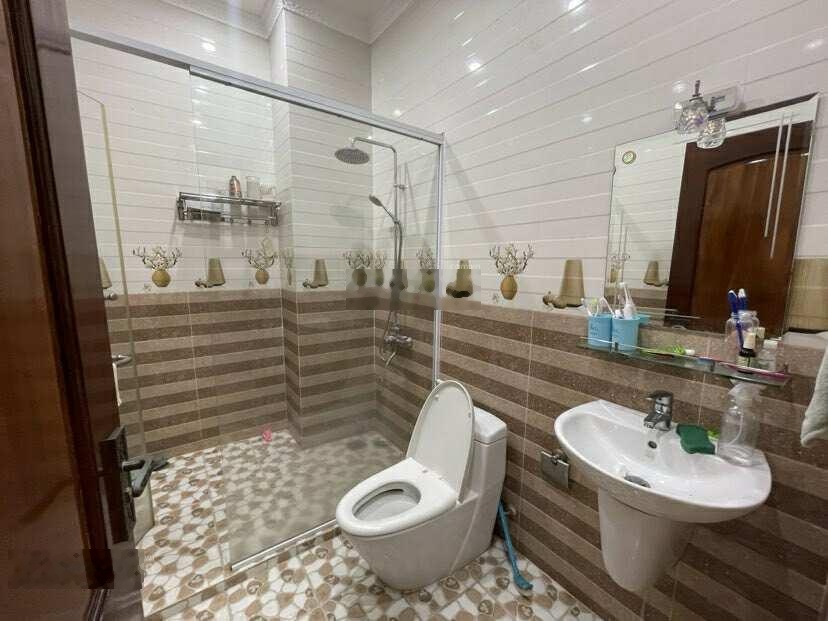 Cho thuê nhà SD 500 m2 mặt tiền Nguyễn Văn Cừ tiện văn phòng 25 triệu