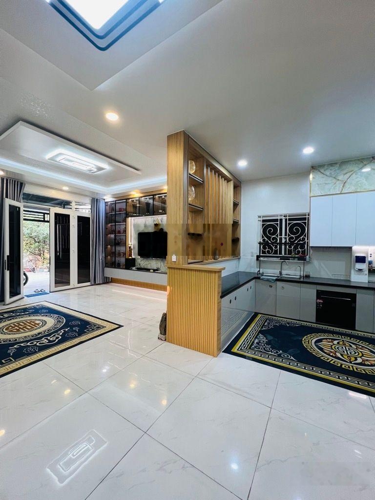 Bán nhà 2 tầng, 103m2, hẻm 6m Phạm Văn Chí, Quận 6