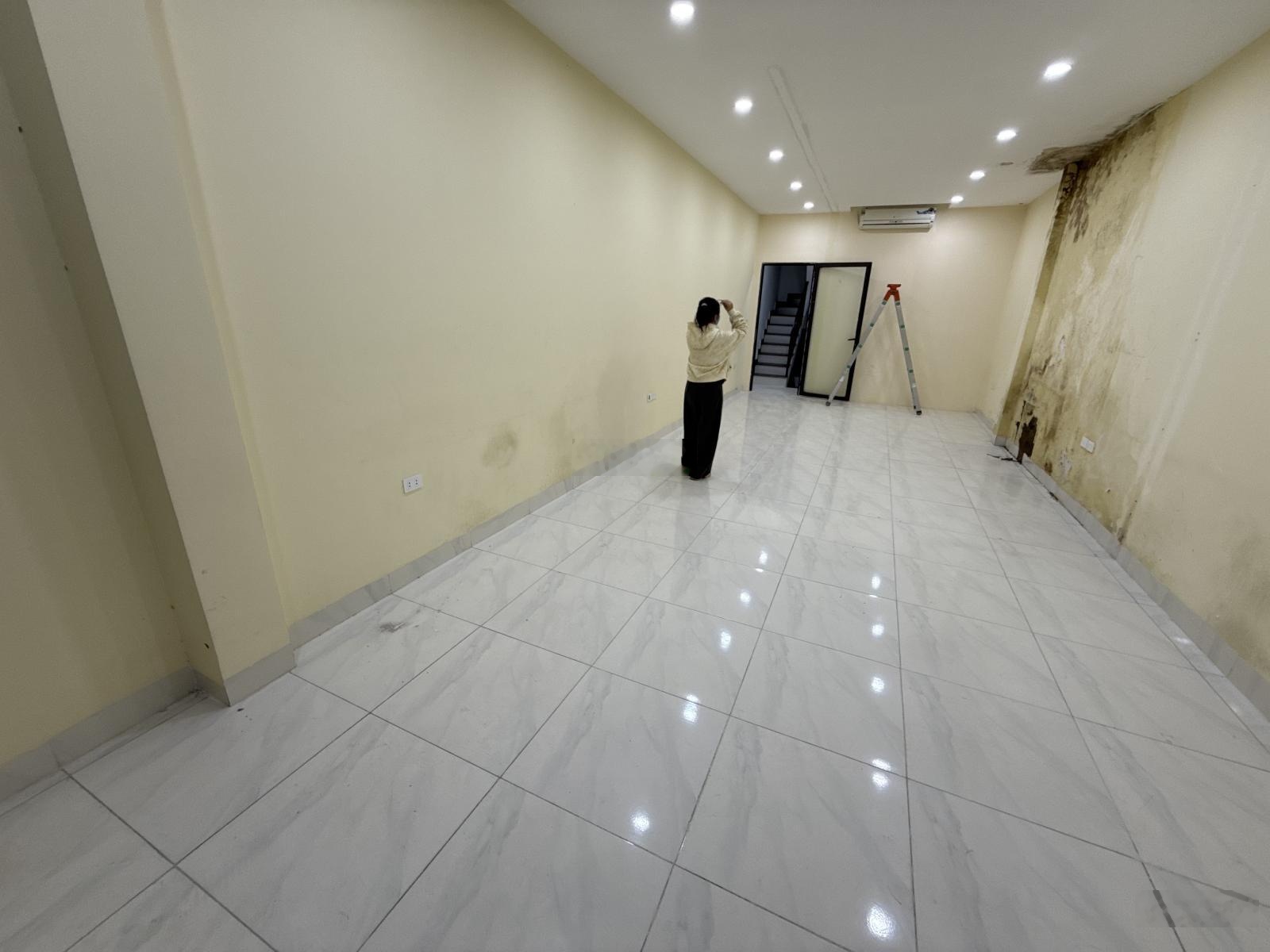 Cho thuê VP 19 Trần Quang Diệu 50 m2 giá 8 triệu 0389930126