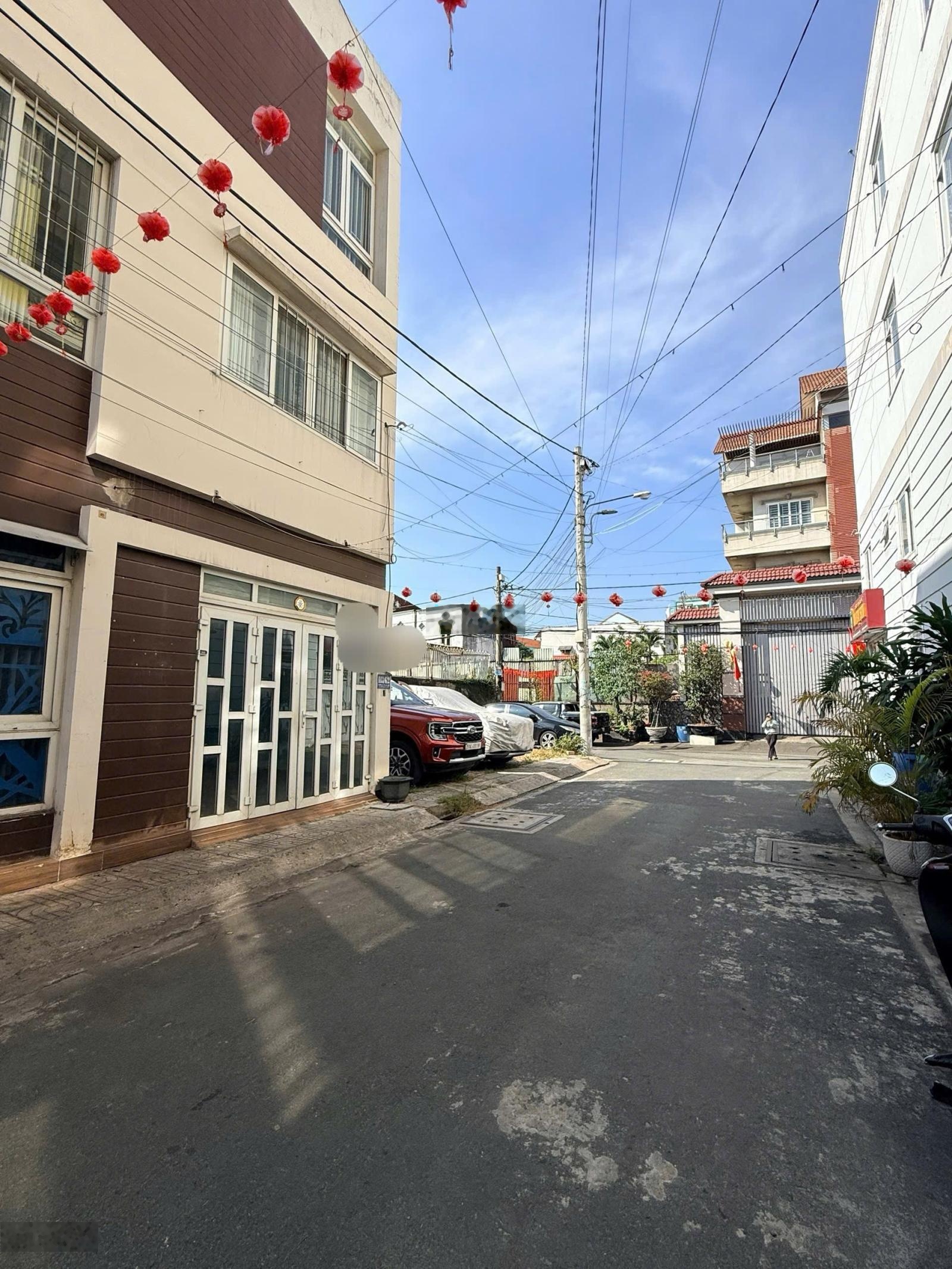 Bán nhà đường Lê Văn Chí, phường Linh Trung. Hẻm xe hơi, nhà 1 trệt 2 lầu có 3PN 3WC. *Diện tí