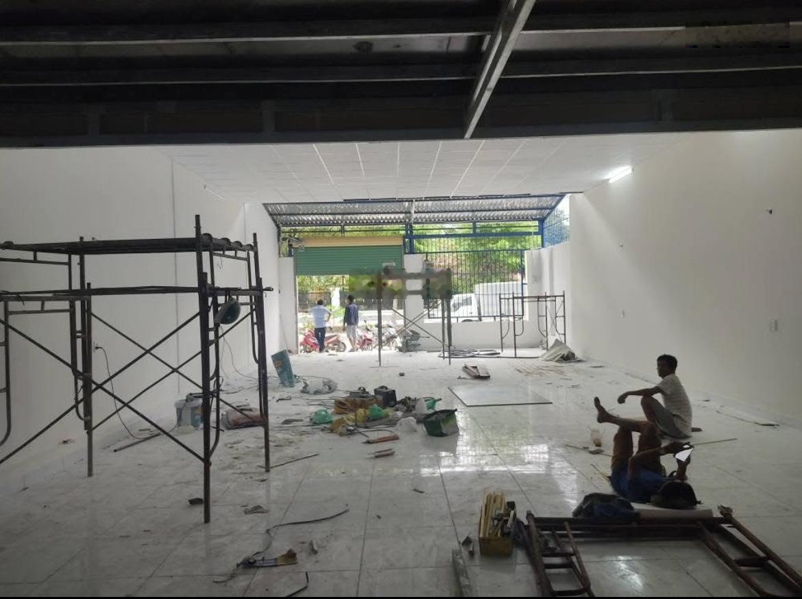 Cho thuê xưởng 7,5x22m có lửng - đường 10m - trung tâm Gò Vấp