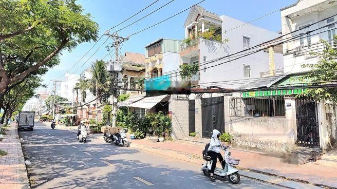 Bán nhà Quận 8, lô góc, hẻm 6m, 3PN. KDC hiện hữu, SHR, vuông vức. Nhỉnh 3T