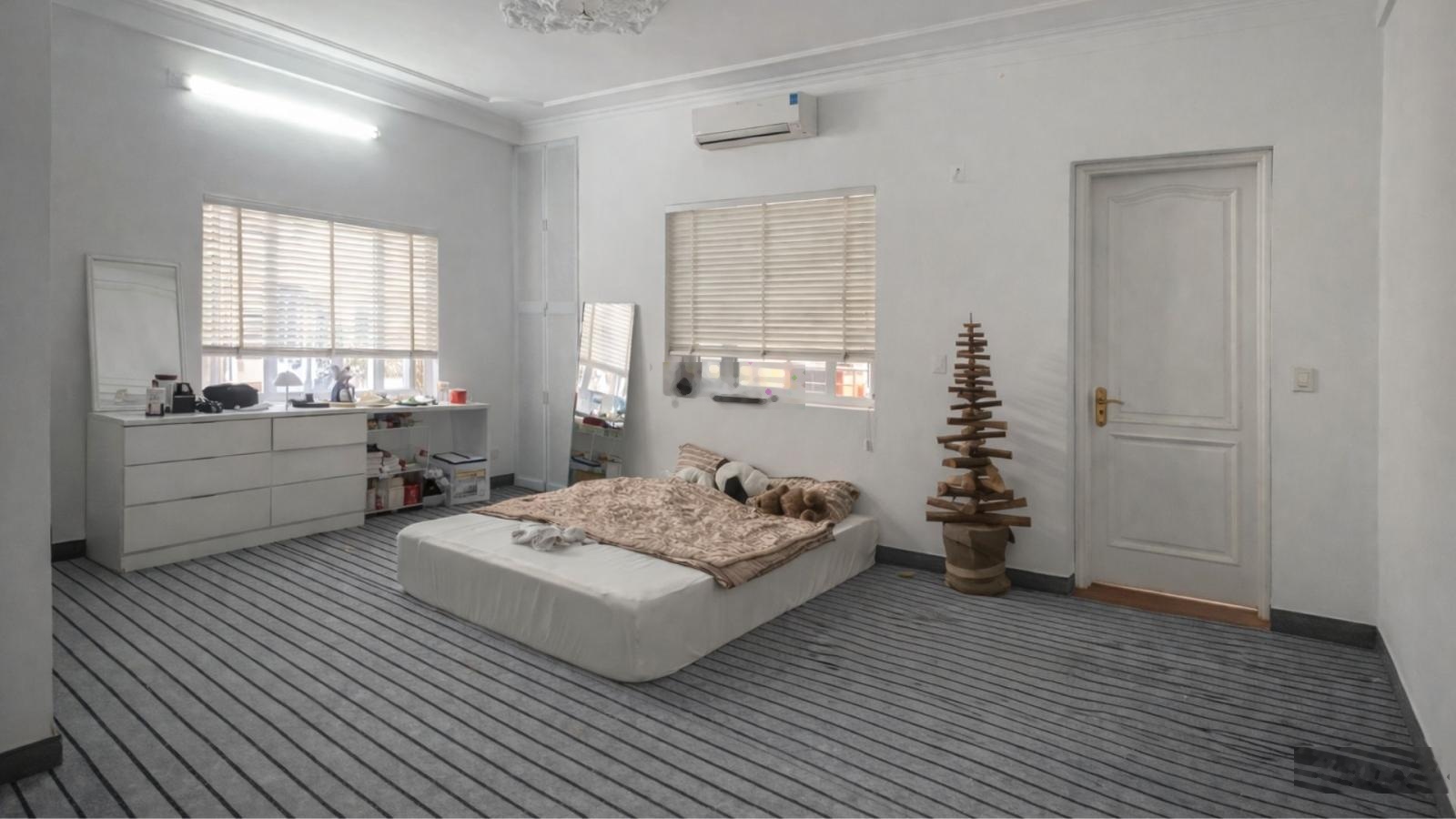 Bán Nhà 4 tầng 45m² mặt tiền 4,5m gần Võ Chí Công Cầu Giấy, lô góc 3 thoáng cách phố 80m, giá 15 tỷ