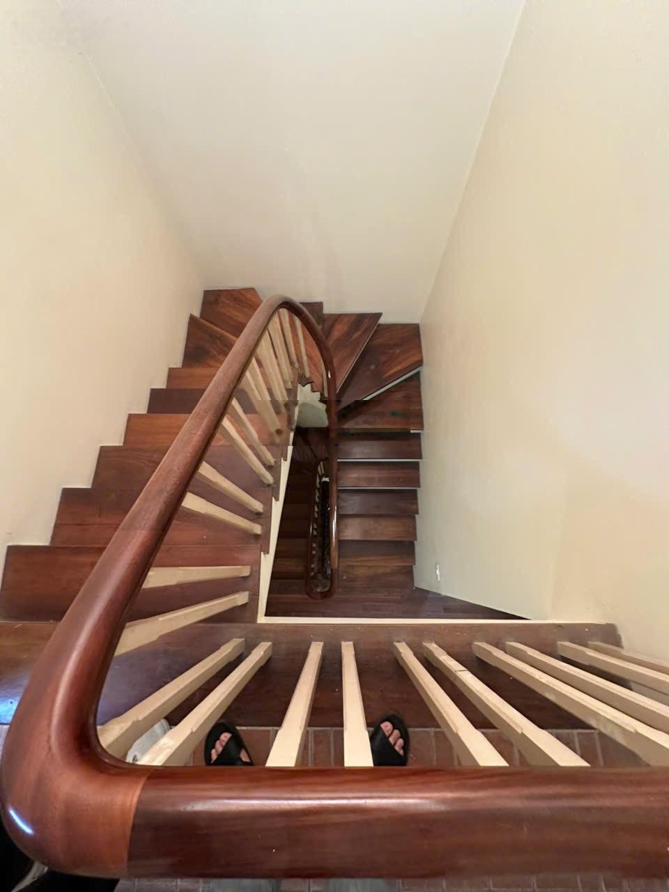 Hiếm -Nhà 5 Tầng Gara ô tô đường thông thoáng ngay phố Hồng Tiến và Hồ Bồ Đề (rộng 3ha) chỉ 14.5 Tỷ