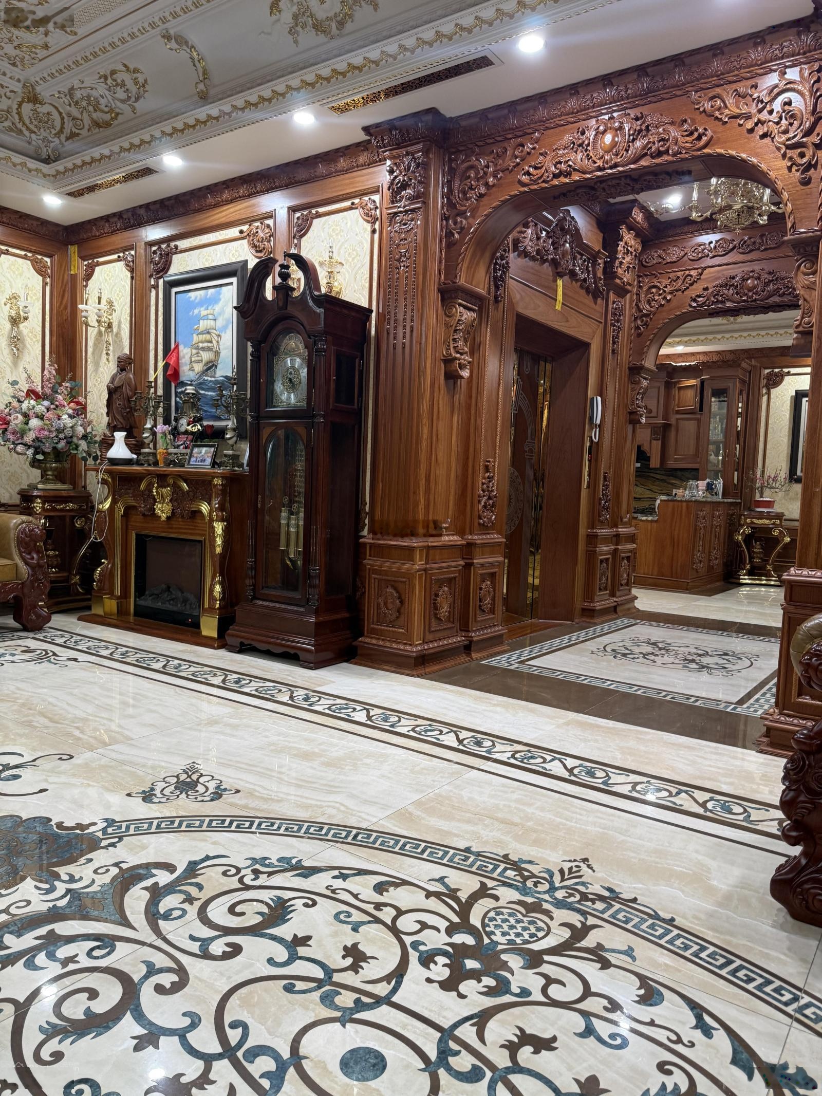 (Chính chủ) tôi cần bán nhanh nhà Mặt phố Tô Ngọc Vân, Q Tây Hồ, Dt 150 m, 5 tầng, Mt 6,2 hậu 6,7 m