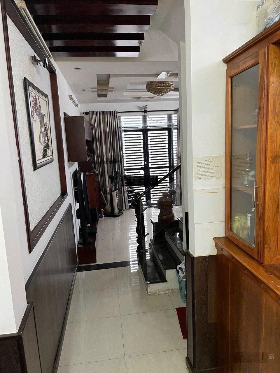 Giá 1 tỷ 950 chính chủ đ. số 7 linh trung đg cho thuê 10 triệu tháng hd 2 năm ngay đại học sư phạm