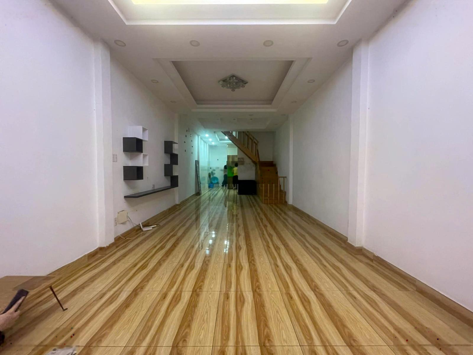 Chỉ 6.5 tỷ 72m2 ra mặt tiền, giá hiếm tại Tân Bình