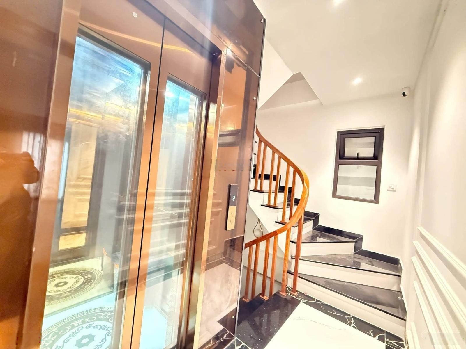 Bán nhà Vân Lũng - 6 tầng - Thang máy - oto đỗ cửa - 42m2 mặt tiền 4m - nở hậu - khu vực kinh doanh