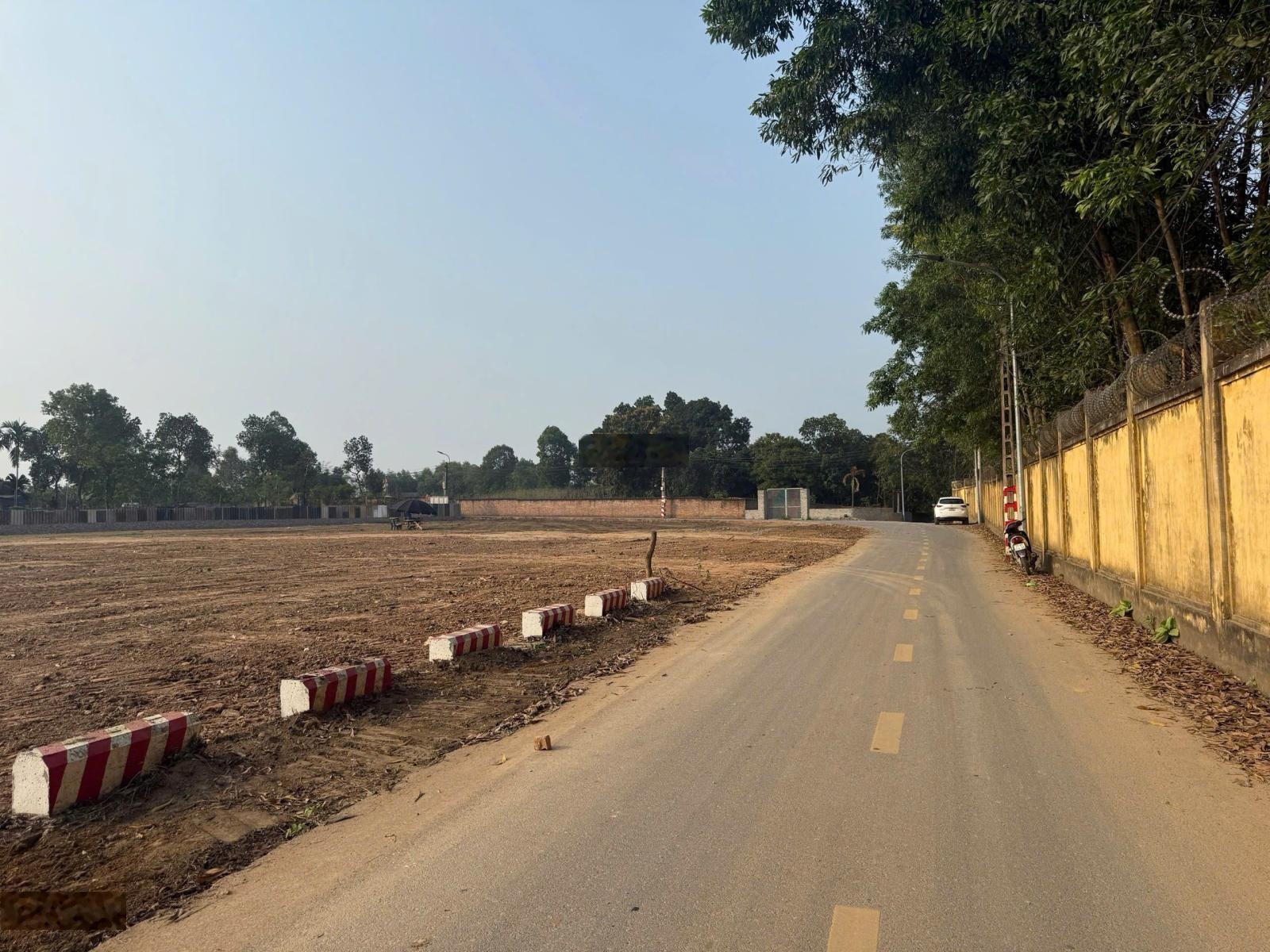 Chính chủ bán lô đất ngay trục chính kinh doanh tại phường Tùng Thiện. Sơn Tây Hà Nội