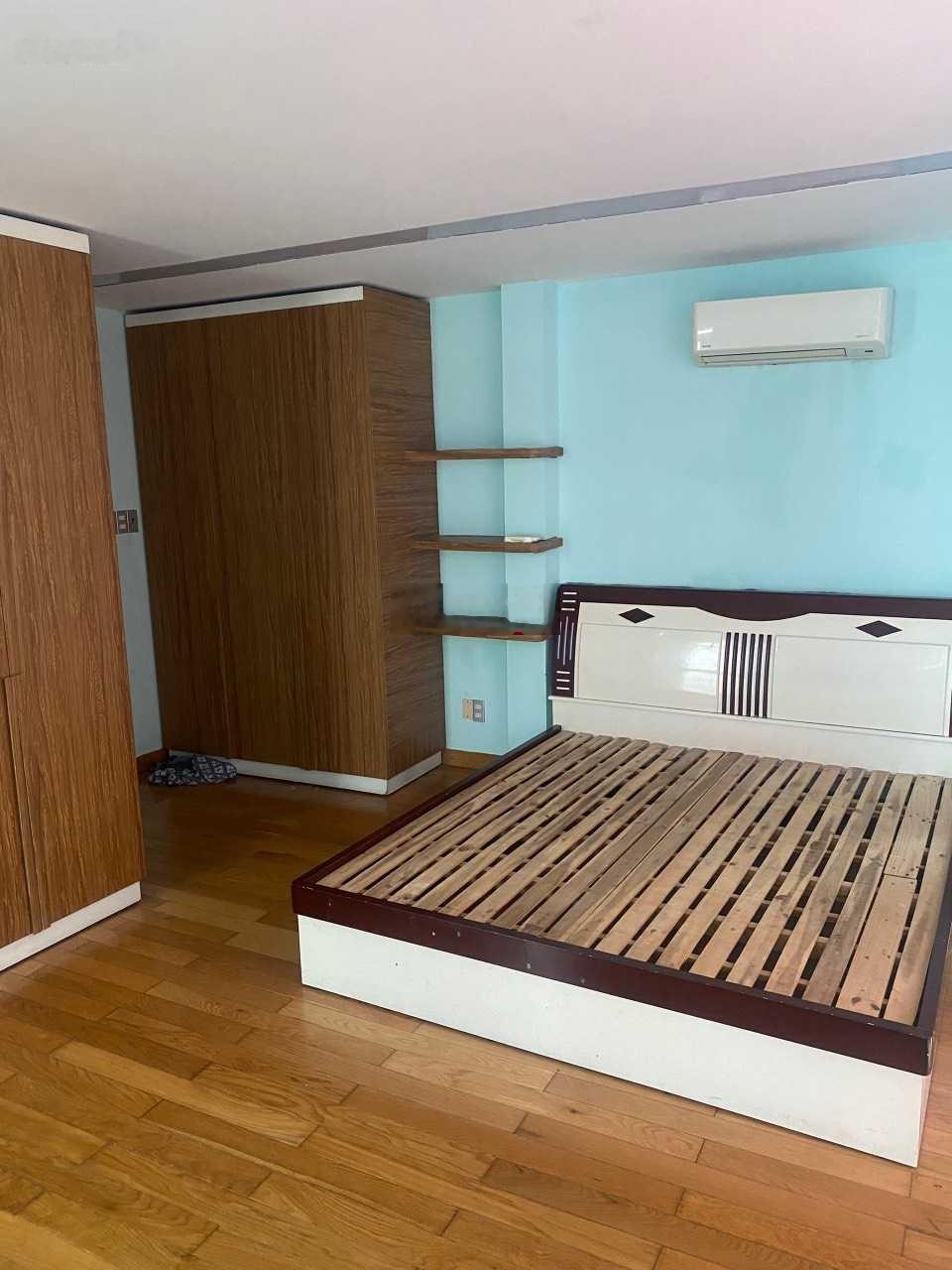 Cho thuê nhà góc 2MT hẻm, đường ô tô, Phan Văn Trị, 8*10m, 3 tầng, giá 16 triệu/th