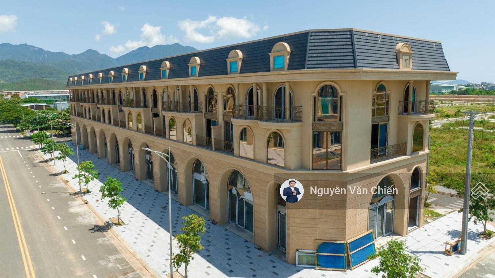 Chính chủ bán căn Shophouse đường 15m infinity đường Trung Lập 17 125m2 giá tốt