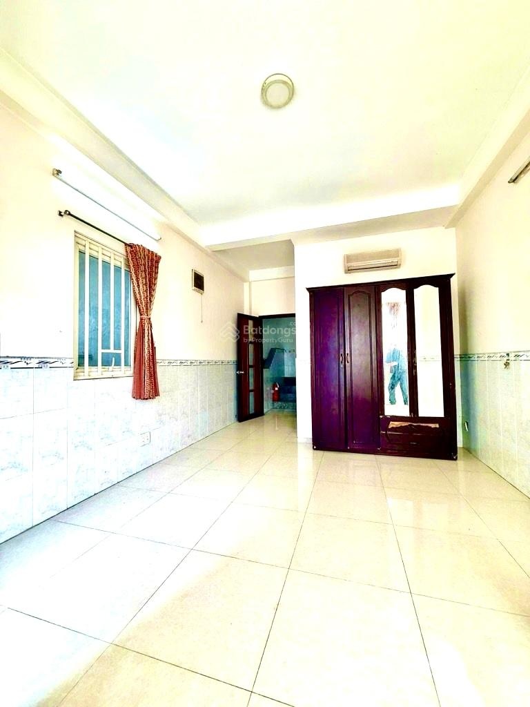 Nhà siêu víp- xe hơi đậu cửa, ngang nở hậu 4.8m, Đ.Tôn Thất Thuyết- Bến Vân Đồn- Nguyễn Tất Thành.