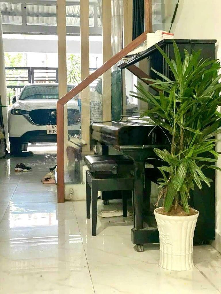 Nhà 3 tầng hẻm 5m sát ql13 xe 7 chỗ đậu trong nhà - khu vip hiệp bình phước - tặng full nội thât