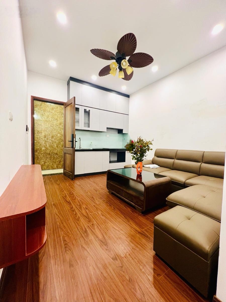 Bán nhà Cự Lộc ô tô cách 30m , lô góc , nhà mới về ở ngay dt 35 m 5t giá hơn 7tỷ