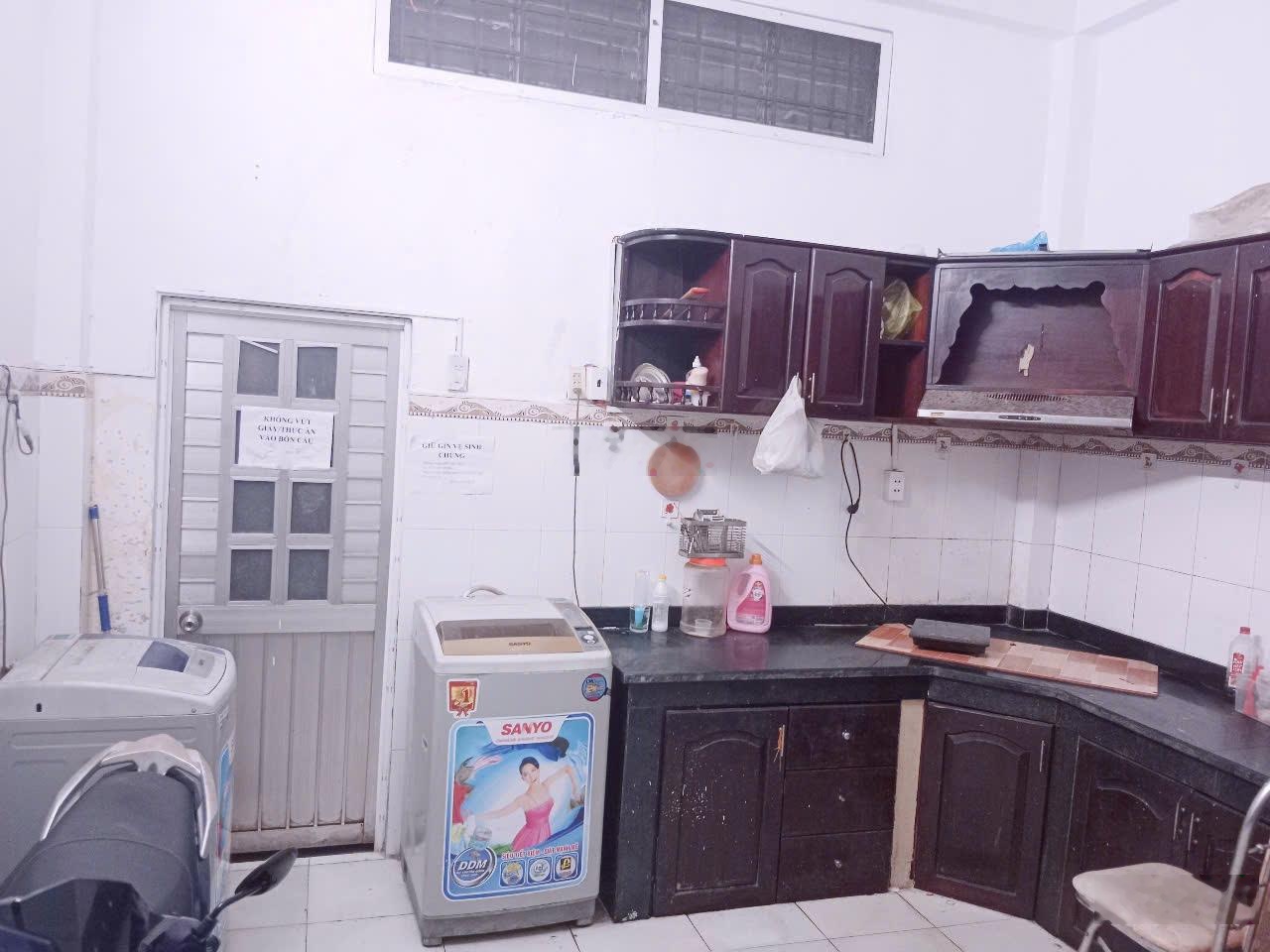 Phòng trọ có ban công thoáng mát, đầy đủ tiện nghi