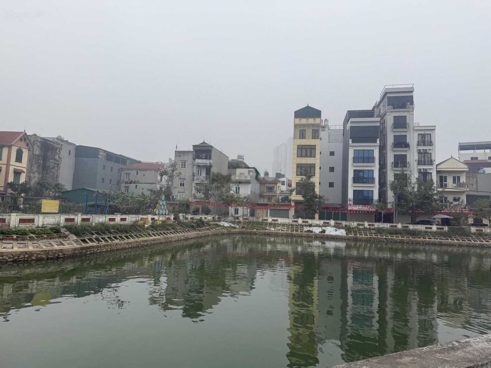 Bán ô góc 3 mặt thoáng view mặt hồ lai xá diện tích 68m2 đường vỉa hè xe tải tránh,sát kđt