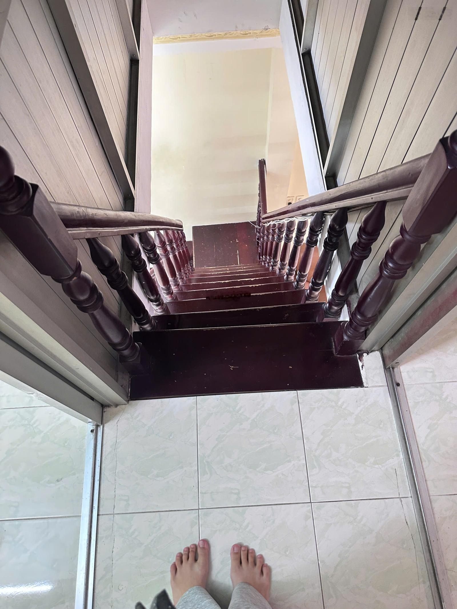 Cho thuê nhà nguyên căn quận 10 2 phòng ngủ hẻm rộng giá 10 triệu/tháng