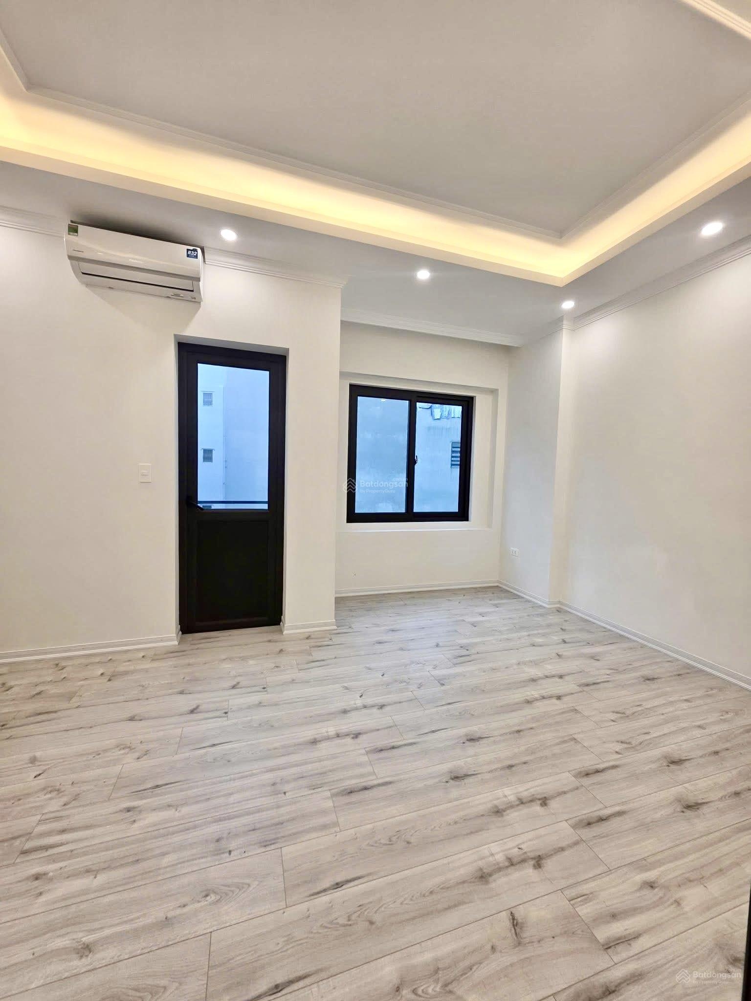 Bán nhà xuân đỉnh ,tây hồ - 50m -4 tầng- mt 5m- cách phố 15m- sổ vuông- 15,5 tỷ.
