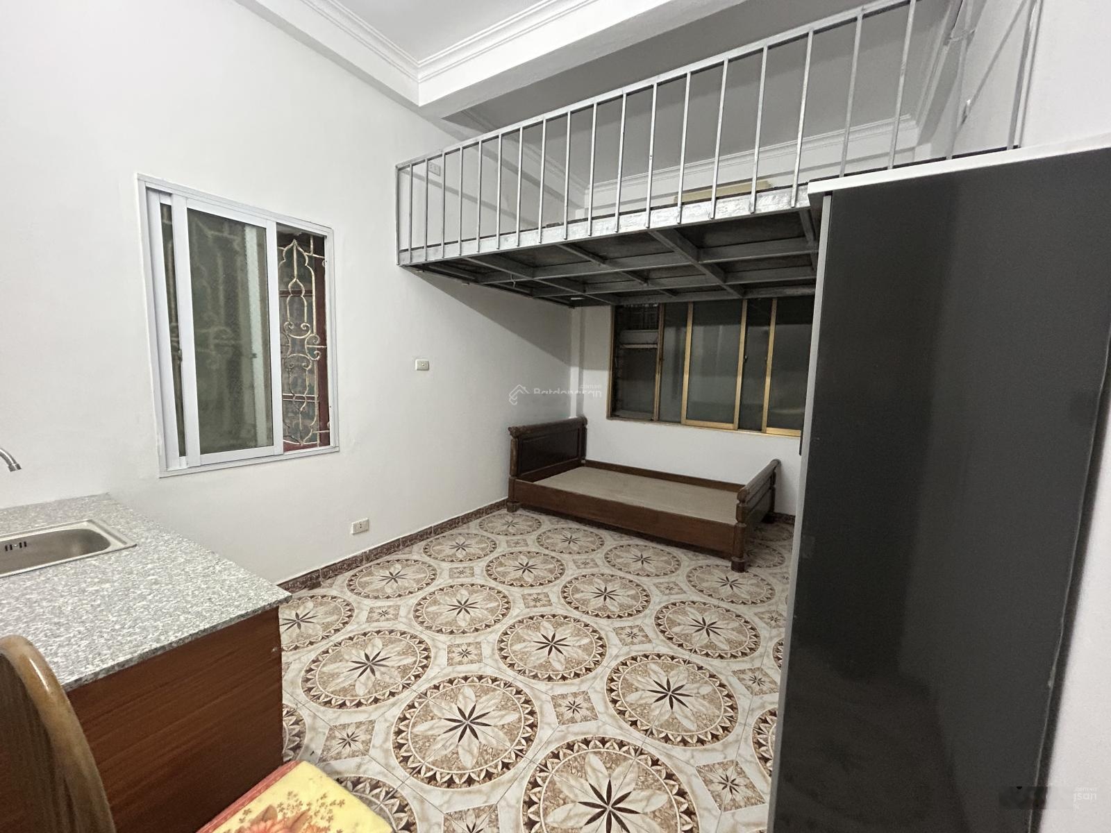 Cho thuê Nhà riêng 122A ngõ 203 Hoàng Quốc Việt, giá thỏa thuận, 68m2, 5 tầng