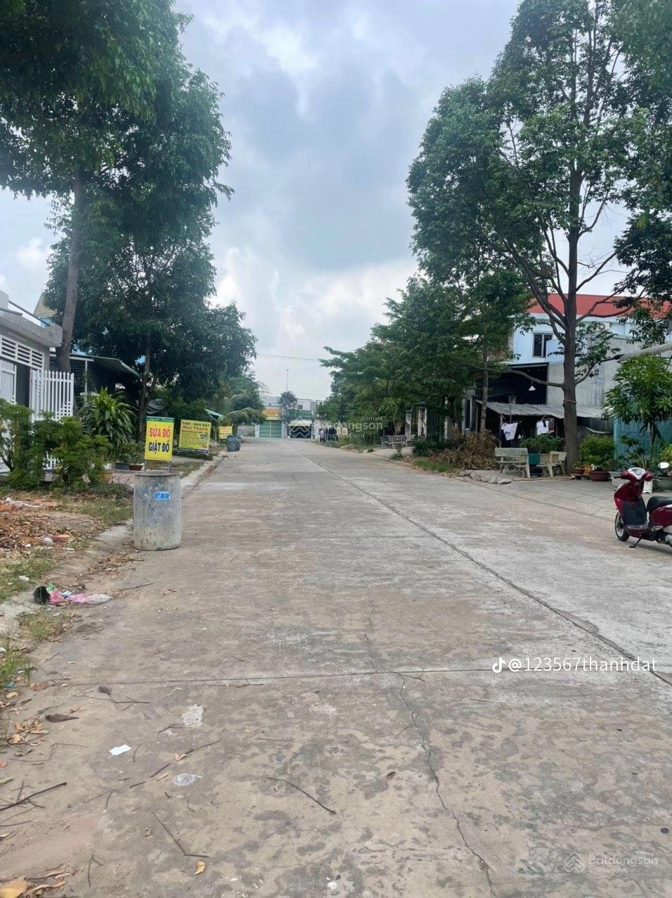 Ngợp lô đất cần bán ở ni7a chánh phú hoà dt300m2 shr công chứng ngay