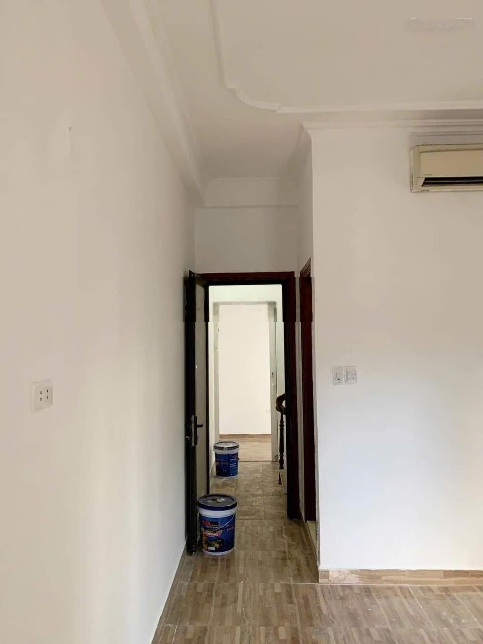 Cho thuê nhà 42m*5 tầng, kinh doanh, ô tô đỗ cửa, ngõ 5 láng hạ, đống đa, giá 17 triệu.