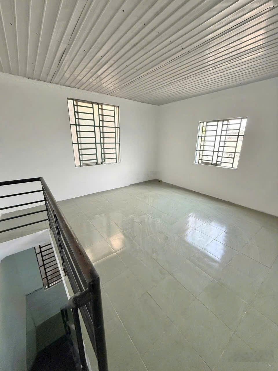 Bán đất tặng nhà, gần chợ Lý Văn Sâm, đường nhựa 6m thông, chỉ 4tỷ650