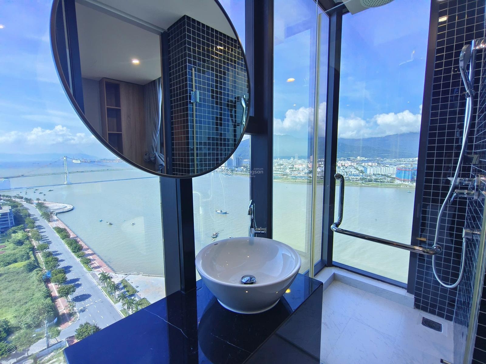 HOT HOT HOT, chỉ còn 3 căn 2PN view pháo hoa cực kì đẹp dự án Sam Tower cho thuê chỉ 23tr, liên hệ.