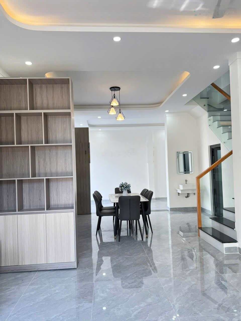 Bán nhà 1 trệt 2 lầu 2 mặt tiền đẹp kdc hóa an, biên hòa
