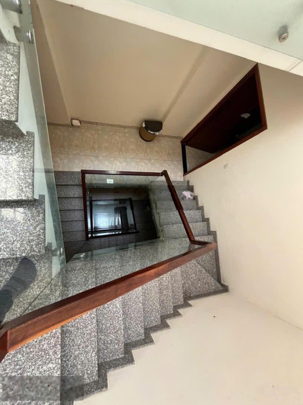 BÁN NHÀ MẶT TIỀN Phó Đức Chính ngay cầu Đinh Tiên Hoàng Quận 1