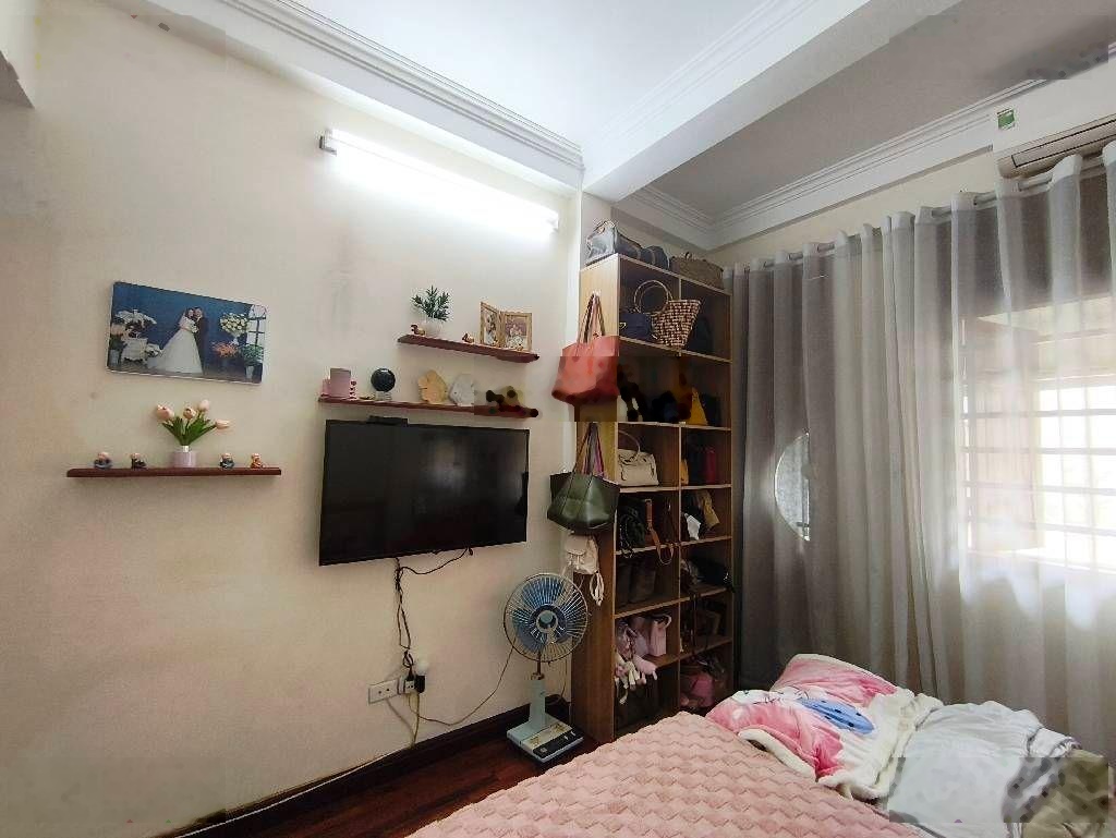 Nhà nguyễn văn cừ-toạ độ vàng sát phố cổ full nội thất xịn về ở ngay chỉ 7,x tỷ.