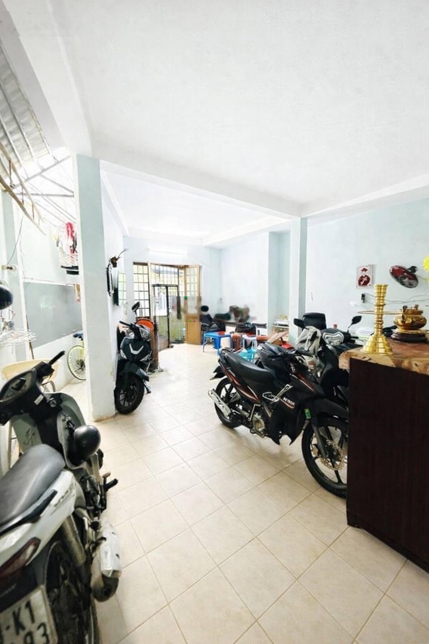 Chỉ 10 tỷ, 74m x 3 tầng 9pn gần hàng xanh- điện biên phủ.