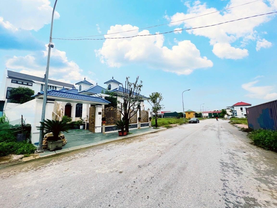 Bán đất xây biệt thự hơn 555m2 2 mặt đường đại lộ 72m Quán Bàu