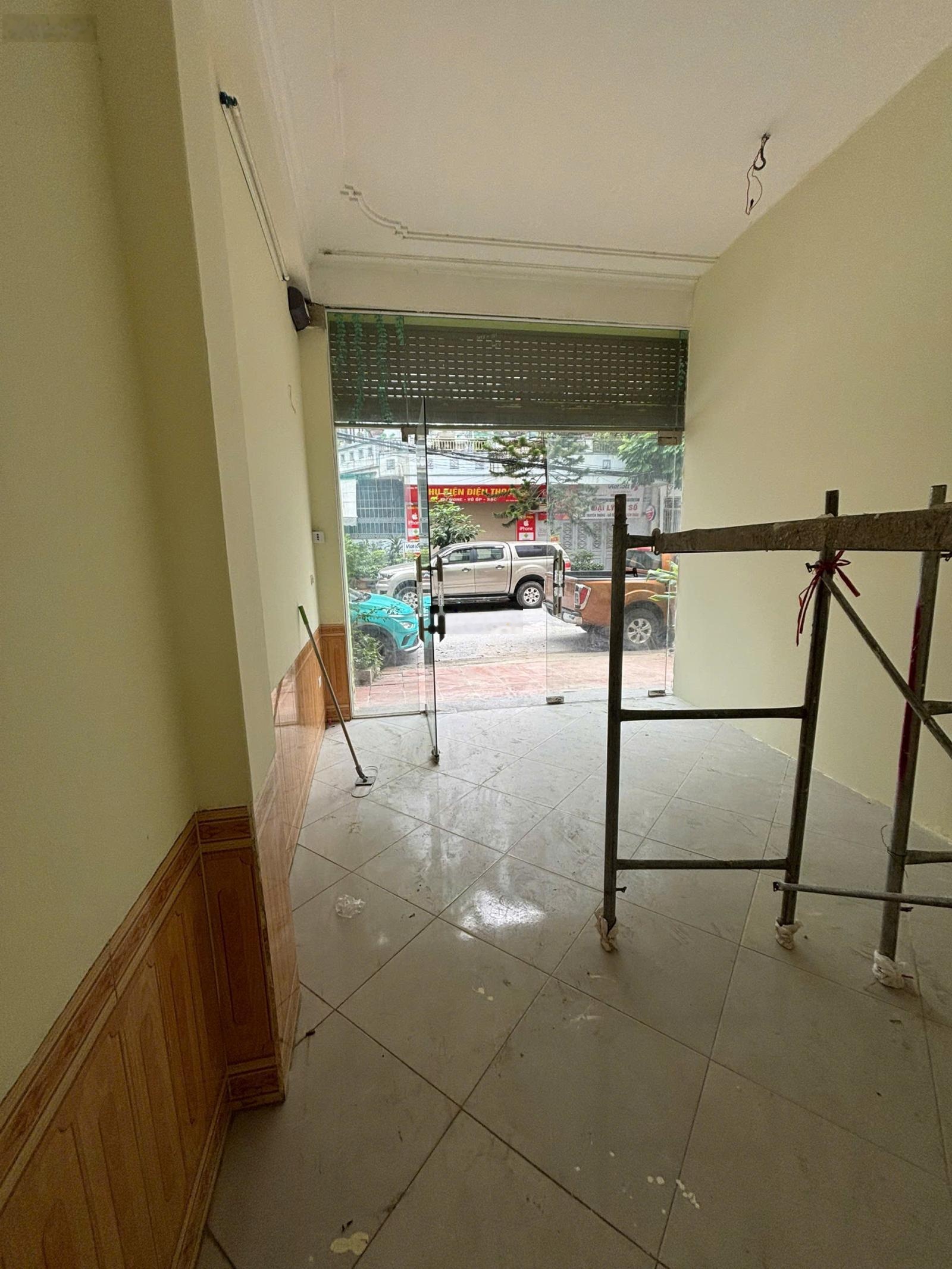 Cho thuê tầng 1 - 20 m2, ô tô đỗ cửa tiện lợi, phù hợp làm cửa hàng, KD online
