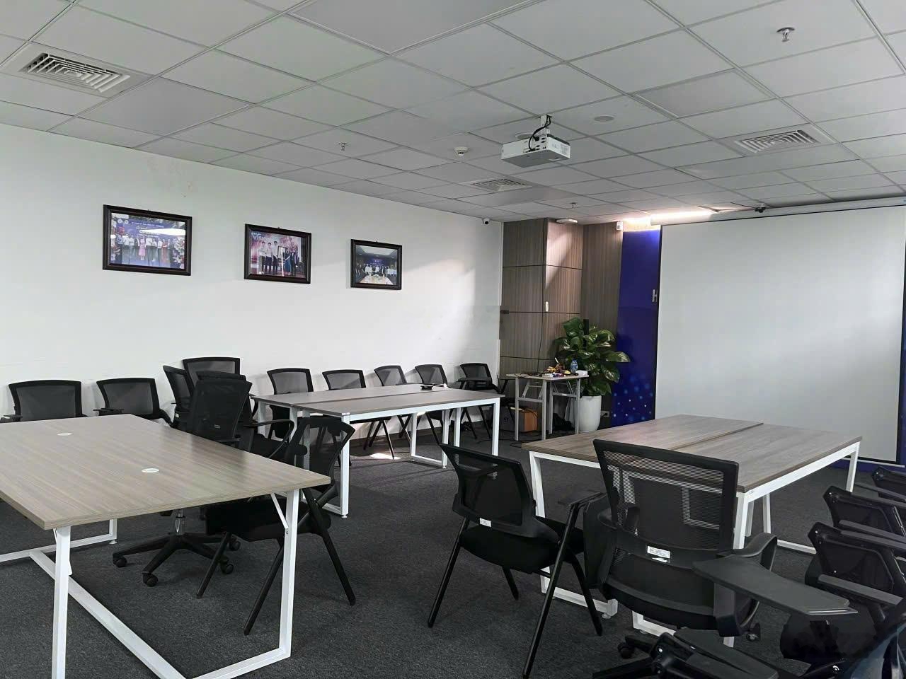 Cho thuê 196m2 văn phòng view "triệu đô" tại ngoại giao đoàn