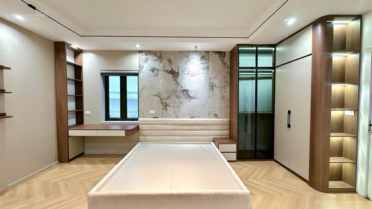 Có 1 0 2! Hoàng Cầu, cách ô tô 20m, view hồ, thông KD, mới đẹp ở ngay, full nội thất 43m2x5T