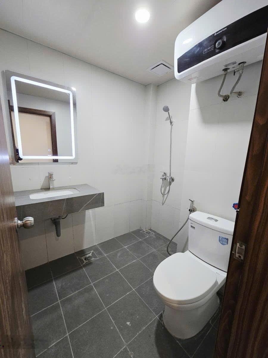 Toà CHDV Nguyễn Ngọc Vũ, 91.3m2*7T, MT 8M, 24 phòng KK, ngõ ô tô, đủ GPXD/PCCC, dòng tiền ~8%/năm!