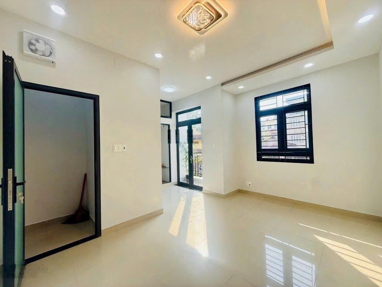 Bán nhanh căn 3 lầu ngay 1/ Nguyễn Duy Trinh P. Bình Trưng (Q2) TP. HCM