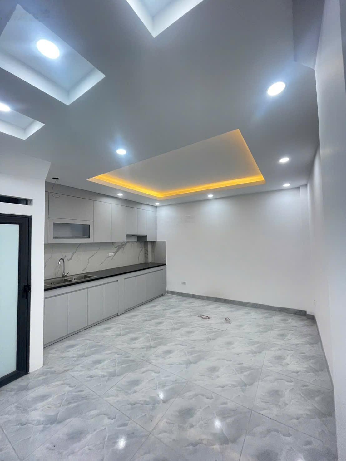 Bán nhà trung tâm thanh trì vĩnh quỳnh 40m 5 tầng gần trục ô tô 7.2 tỷ