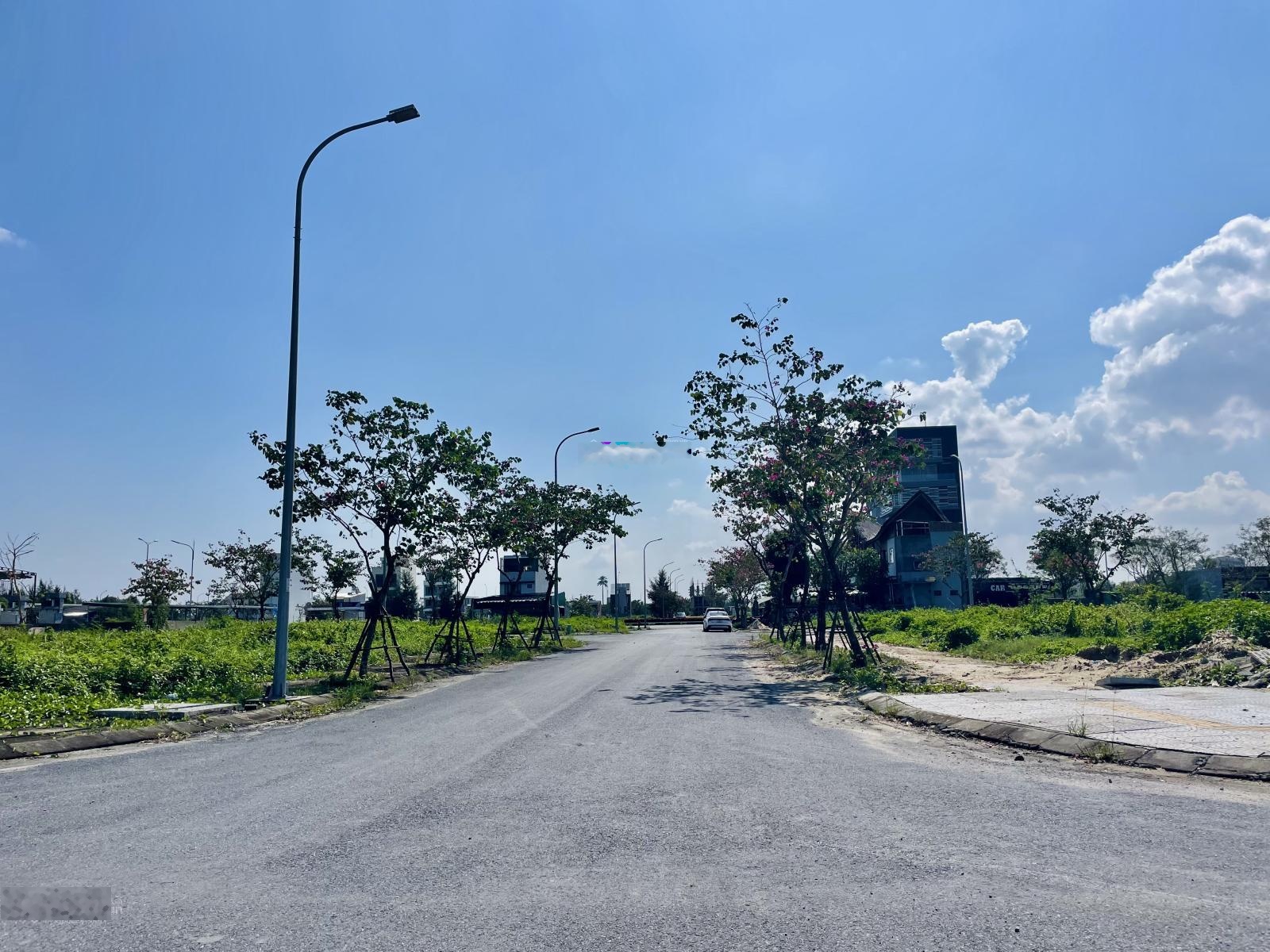 Cho thuê đất dưới chân chung cư FPT Plaza 1