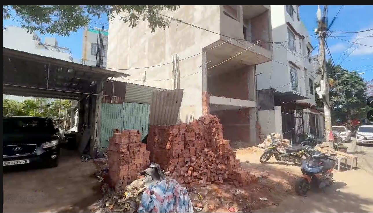 Hàng sập hầm - Đường nhánh Dương Đình Nghệ phố du lịch Hàn Quốc cách biển Mỹ Khê 500m. Giá 12tỷxx