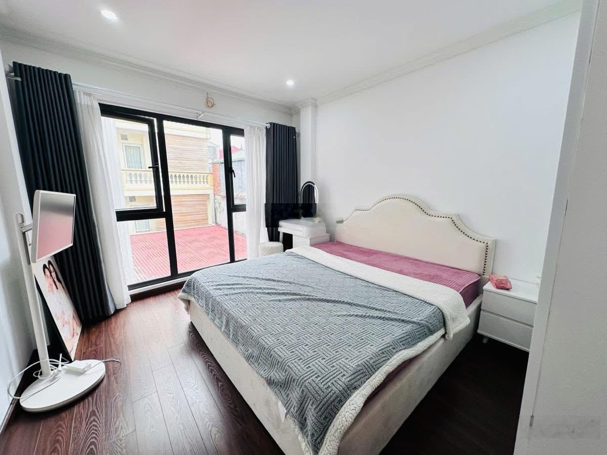 Nhà mới đẹp full nội thất lạc long quân câu giấy 45mx5t,mt4m giá 15.8tỷ ngõ thông ô tô kinh doanh