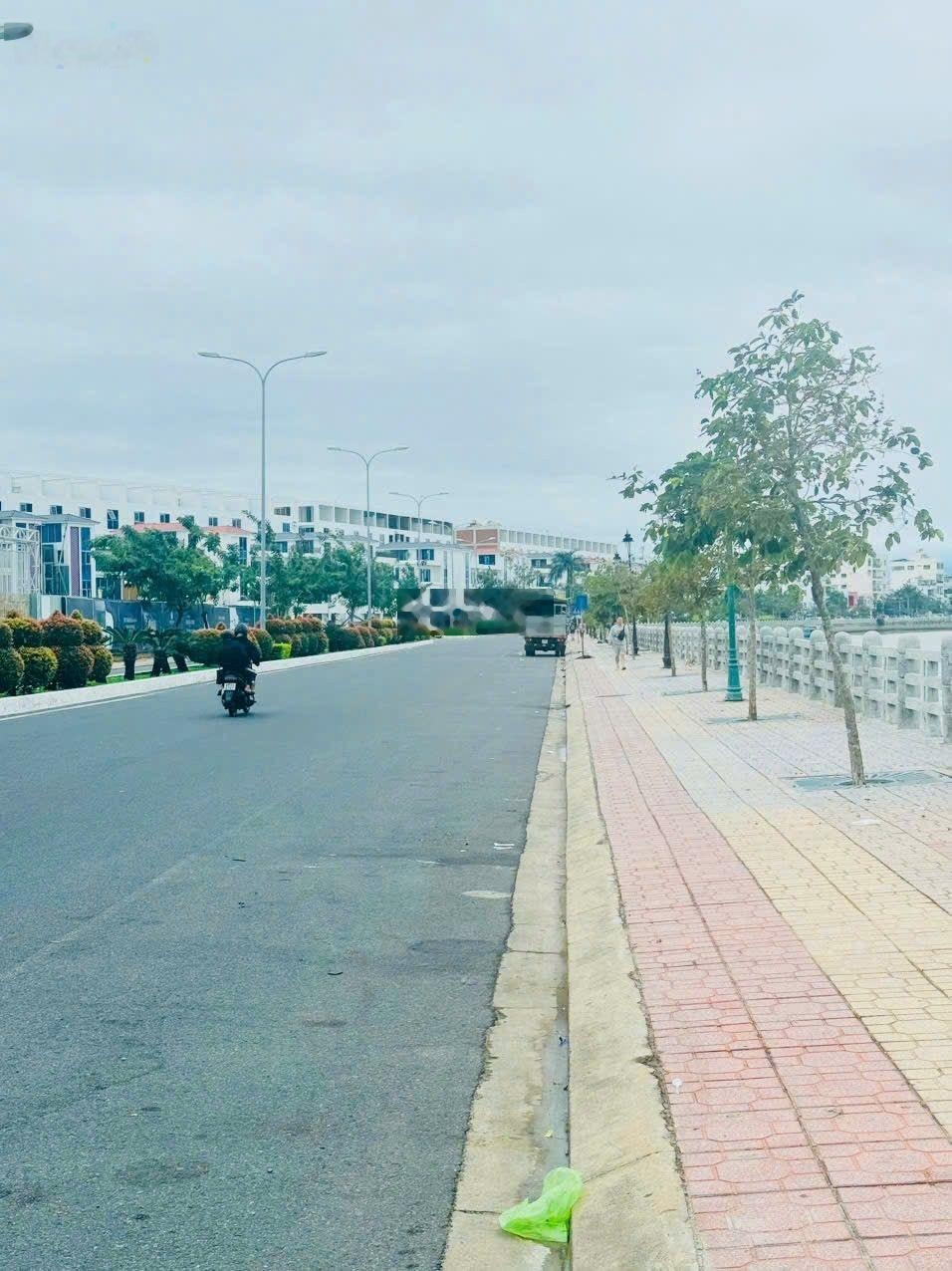 Bán lô đất đẹp mặt sông đường Bờ Kè 408m2 ngang 12,8m chỉ 200tr/m2. Phường nha trang. Đang cho thuê