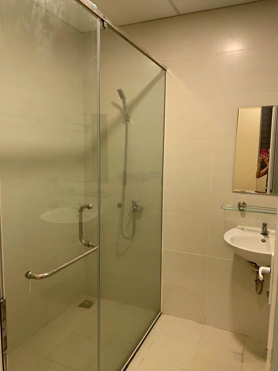 Cho thuê 8,5tr căn 3Pn có một số nội thất tại Dream Home đủ tiện ích siêu thị, hồ bơi,....