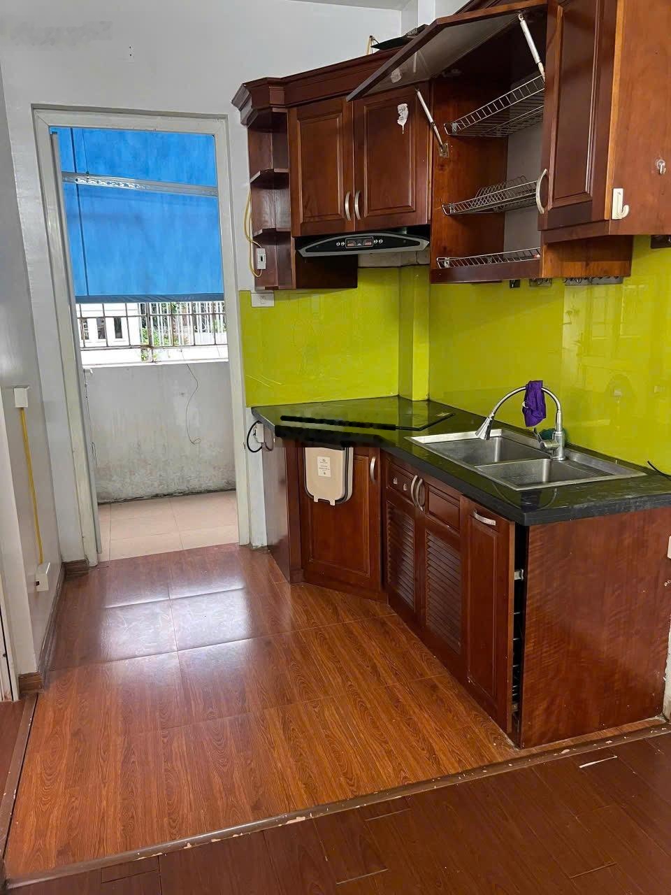 Cho thuê căn hộ tập thể ở Đặng tiến đông - Trung liệt Thái Hà