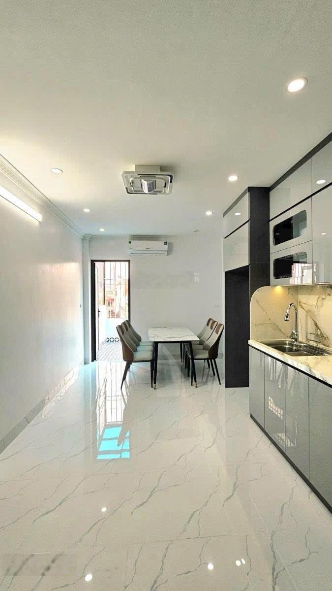 Cho thuê nhà 5 tầng nguyên căn để ở hoặc kinh doanh online - lô góc