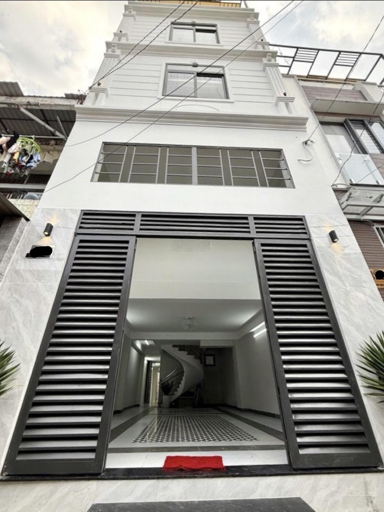 Bán căn hộ dịch vụ mới 16 phòng ngủ 16wc, dt 90m2, ngay phạm văn đồng, cách sân bay 3km