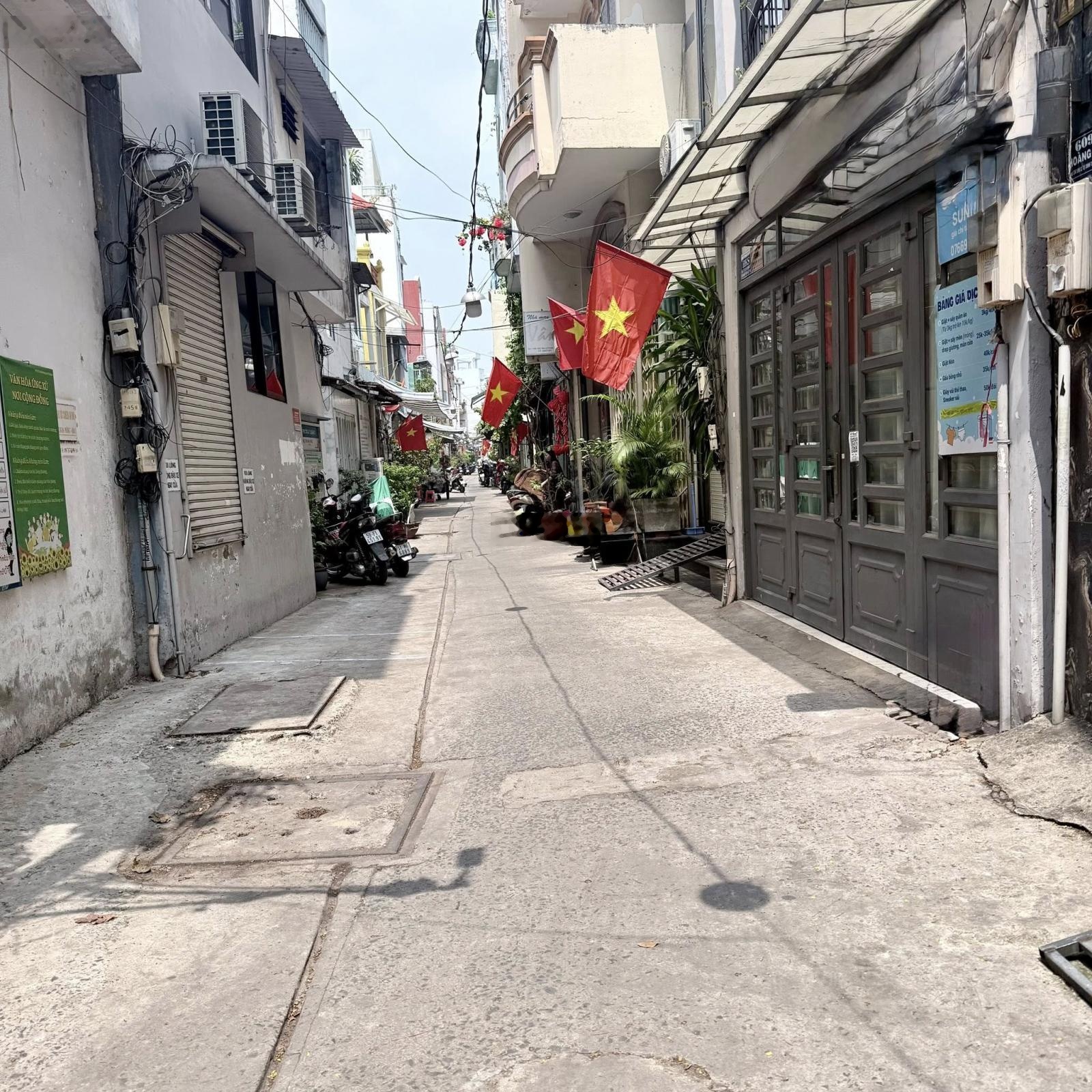 View Bè kè cách nhà 30m, giữa lòng Quận 3 hoa lệ, chỉ 6 tỷ có ngay nhà 35m2, 4 tầng.